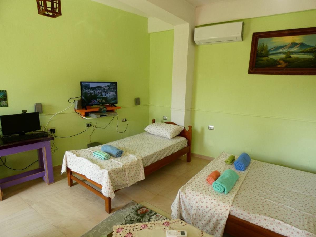 Guesthouse Aleksander Berat Exterior photo